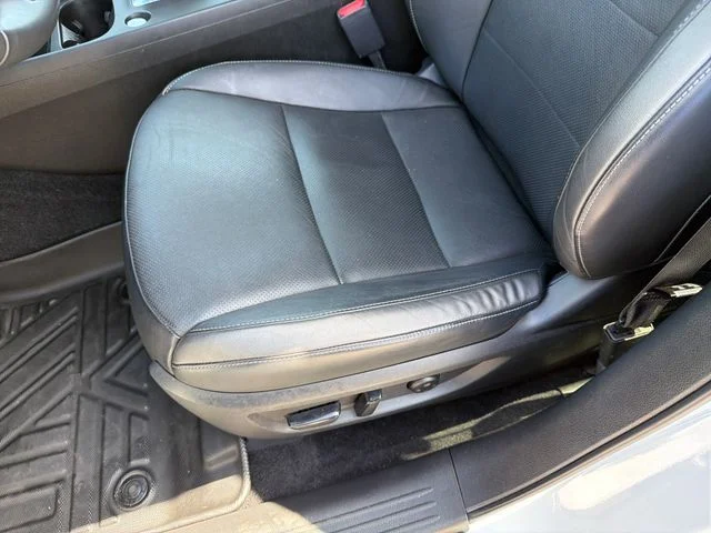 Used 2023 White INFINITI LUXE image 21
