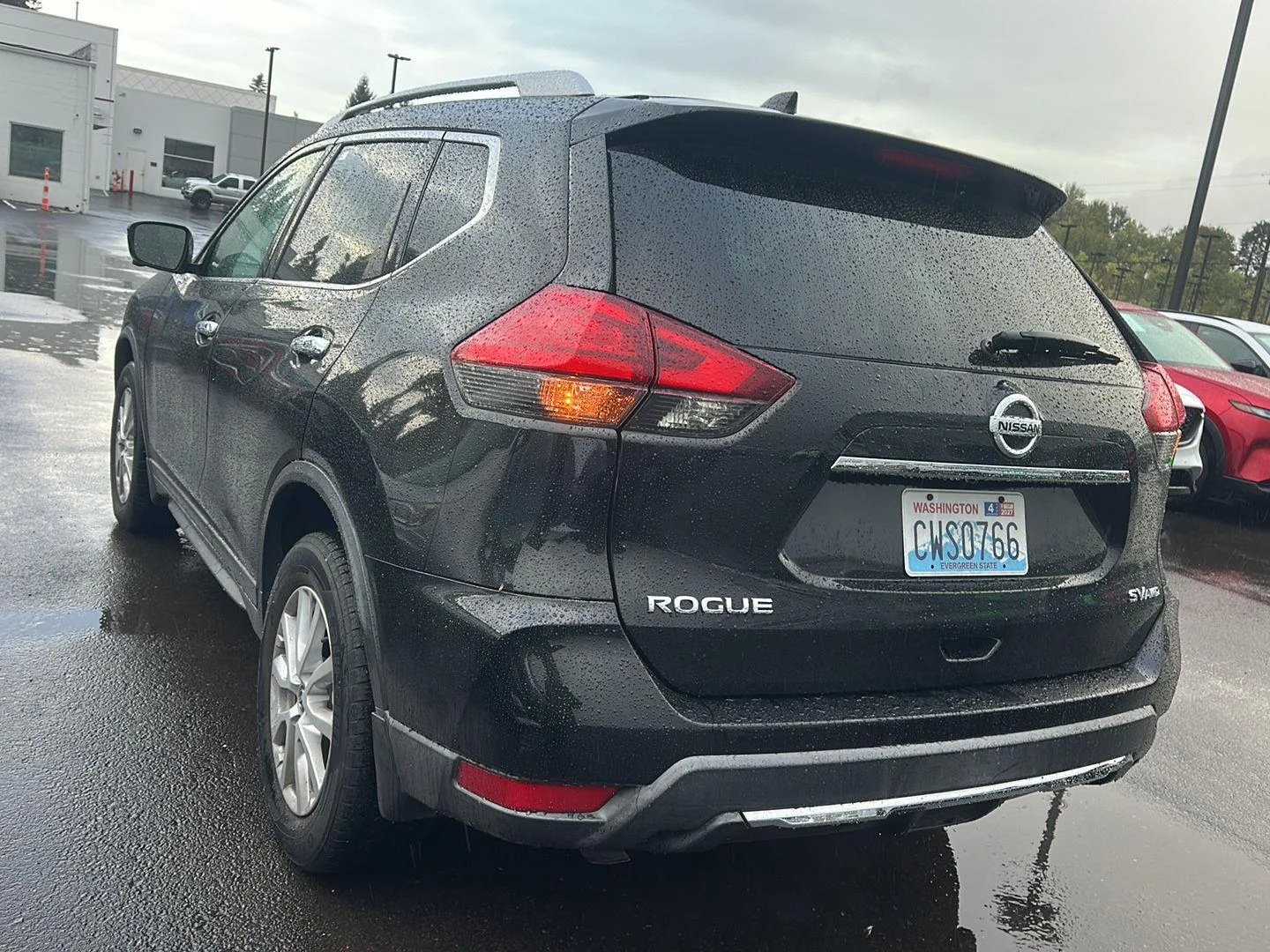 Used 2017 Nissan Rogue SV with VIN KNMAT2MV5HP558636 for sale in Gladstone, OR