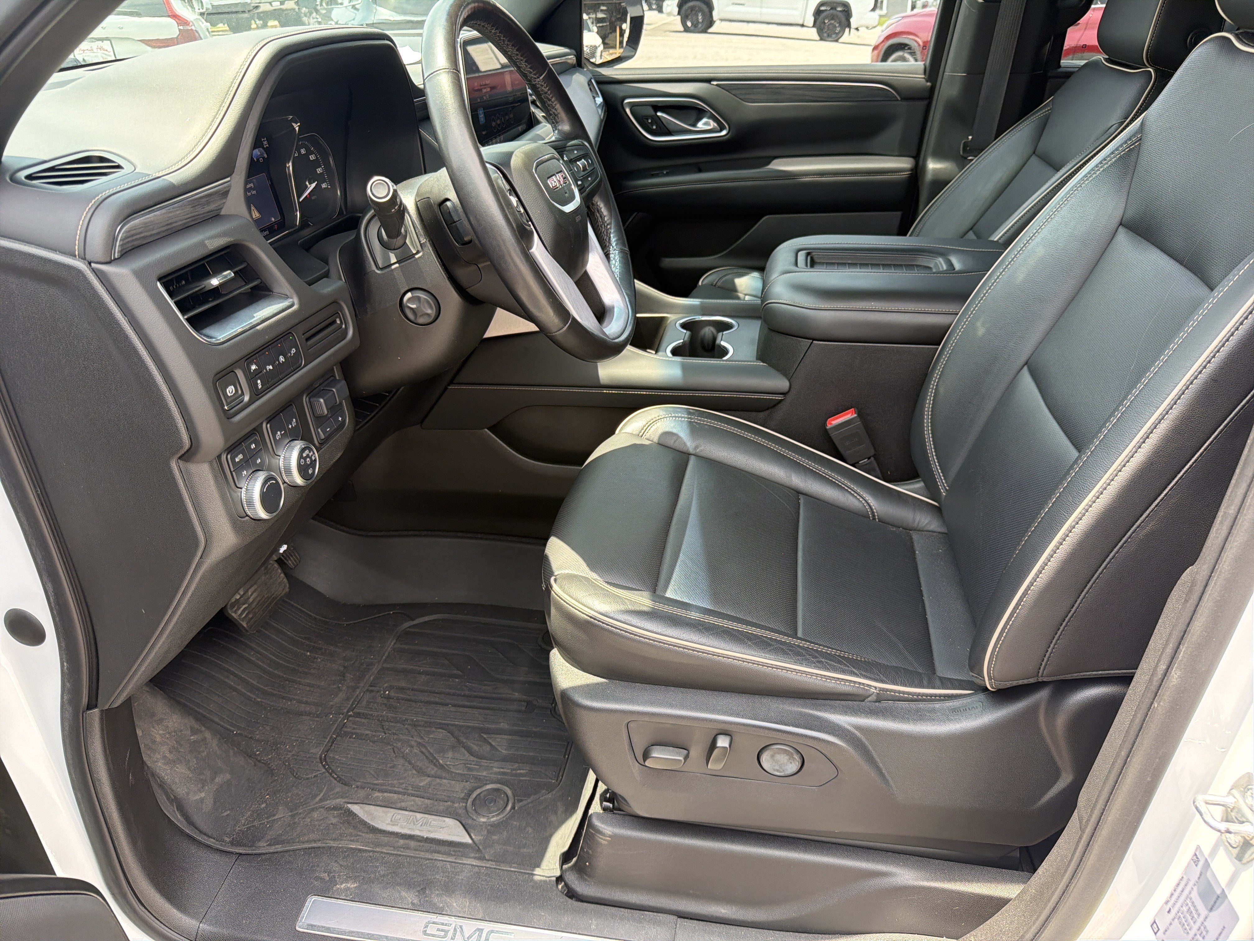 2021 GMC Yukon XL SLT - Photo 9