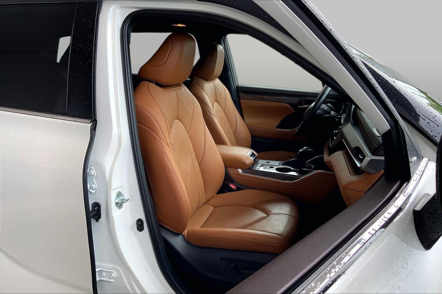 Used 2021 Blizzard Pearl Toyota Platinum image 9