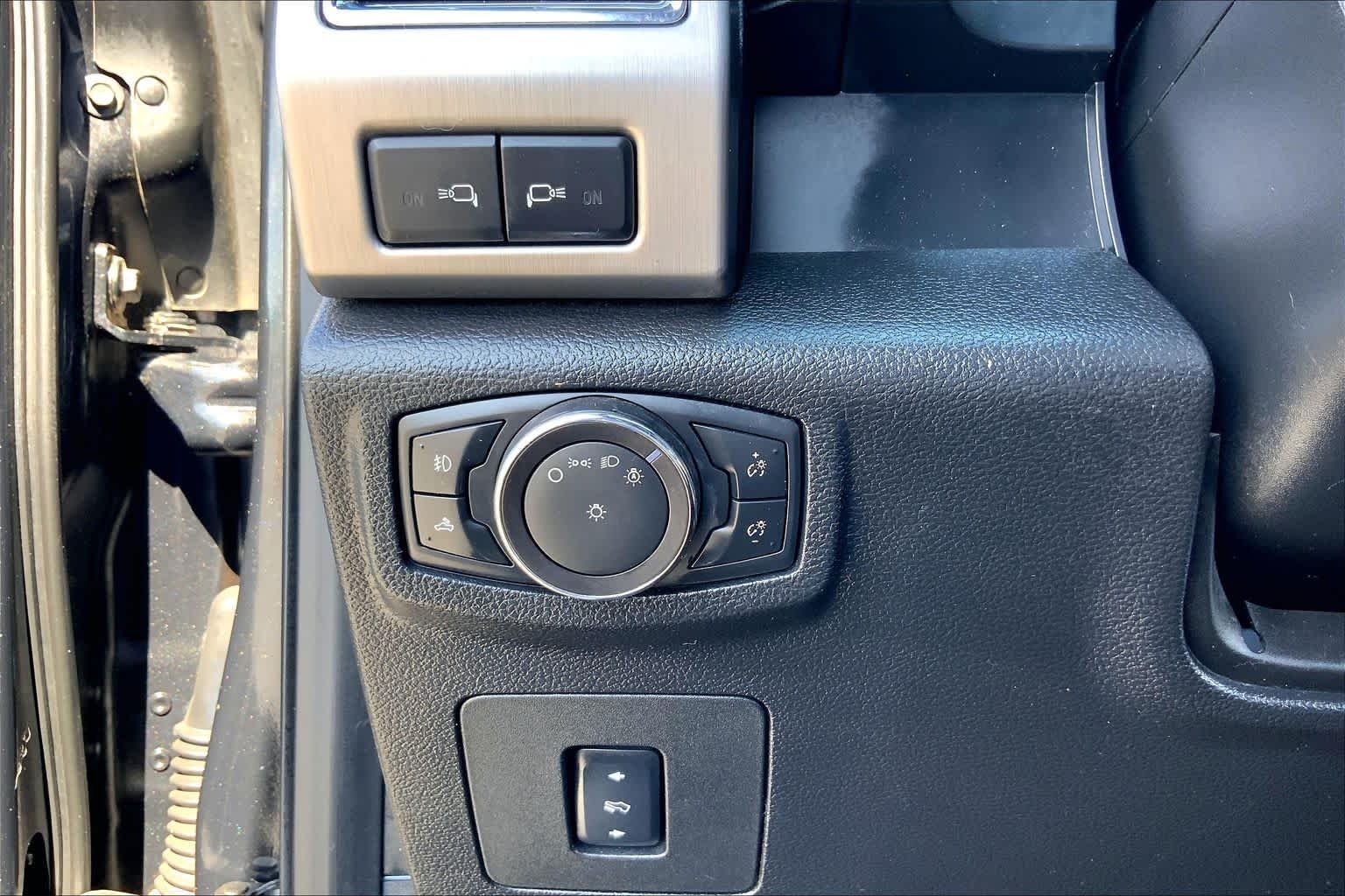 Used 2015 Tuxedo Black Metallic Ford Platinum image 33
