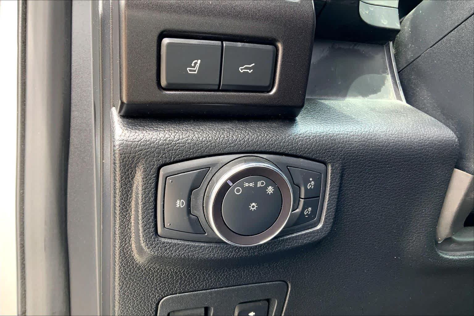 Used 2020 Iconic Silver Metallic Ford Limited image 28