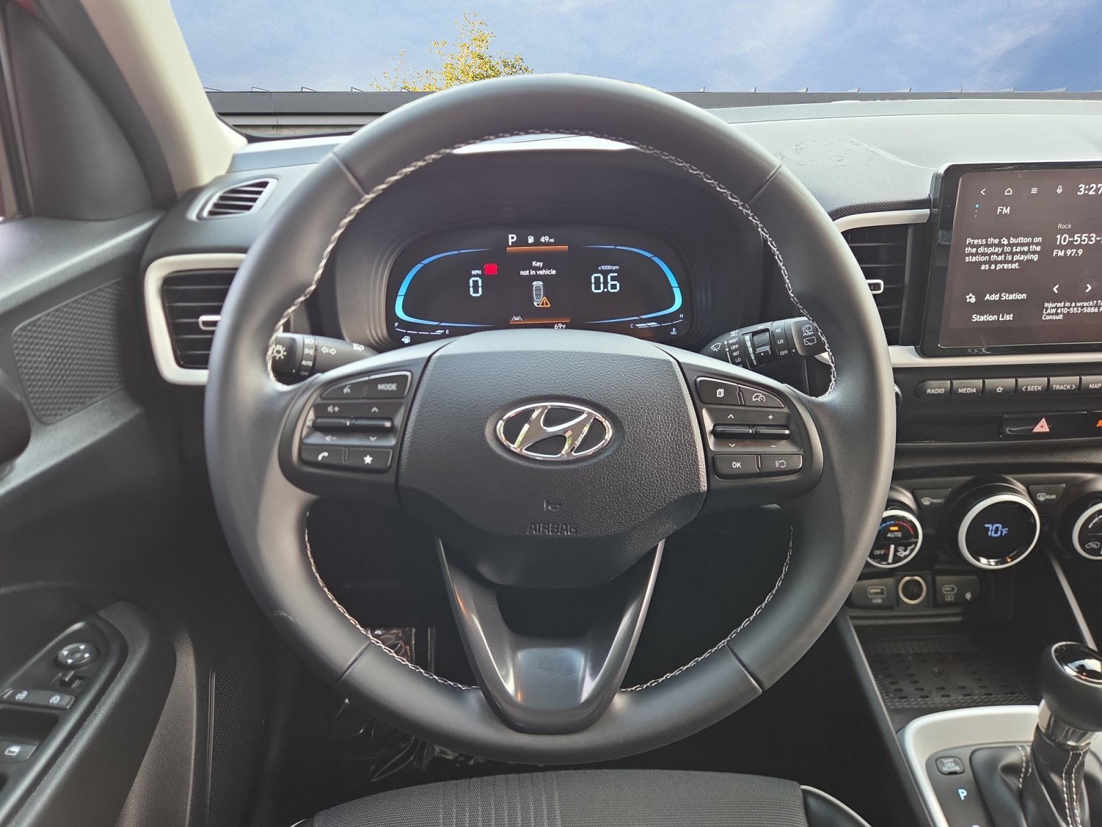 2023 Hyundai Venue Limited - Photo 12
