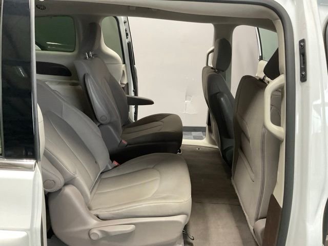 Certified Used 2021 Bright White Clearcoat Chrysler Touring image 24