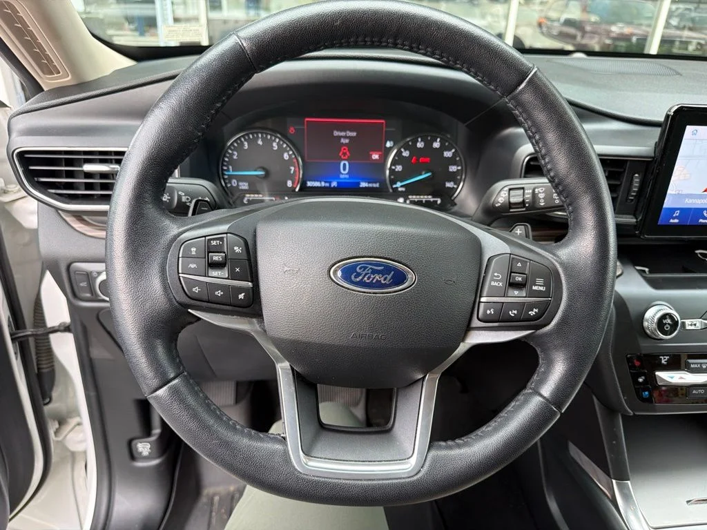 Used 2020 White Ford Limited image 18