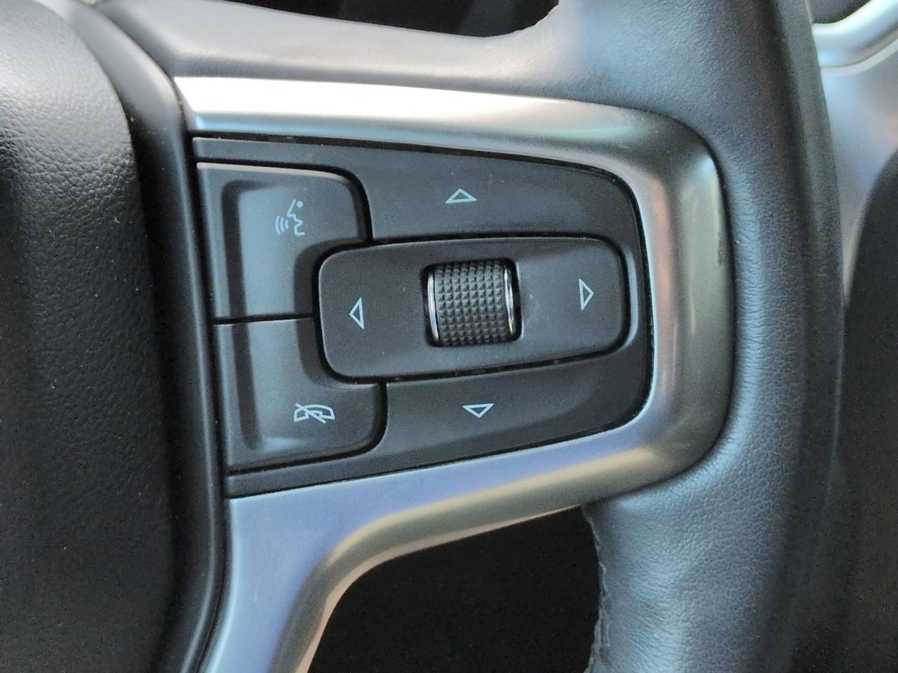Used 2020 Cajun Red Tintcoat Chevrolet RST image 28