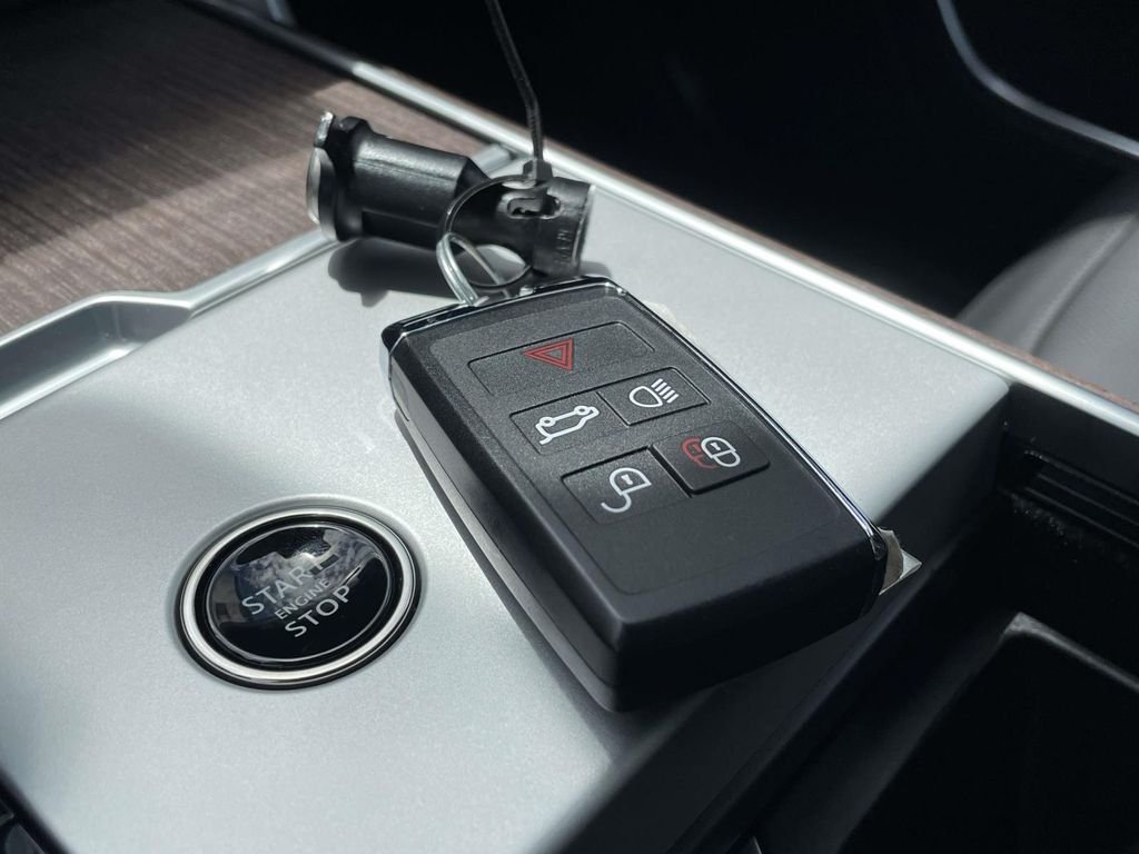 New 2026 Carpathian Grey Land Rover SE image 41