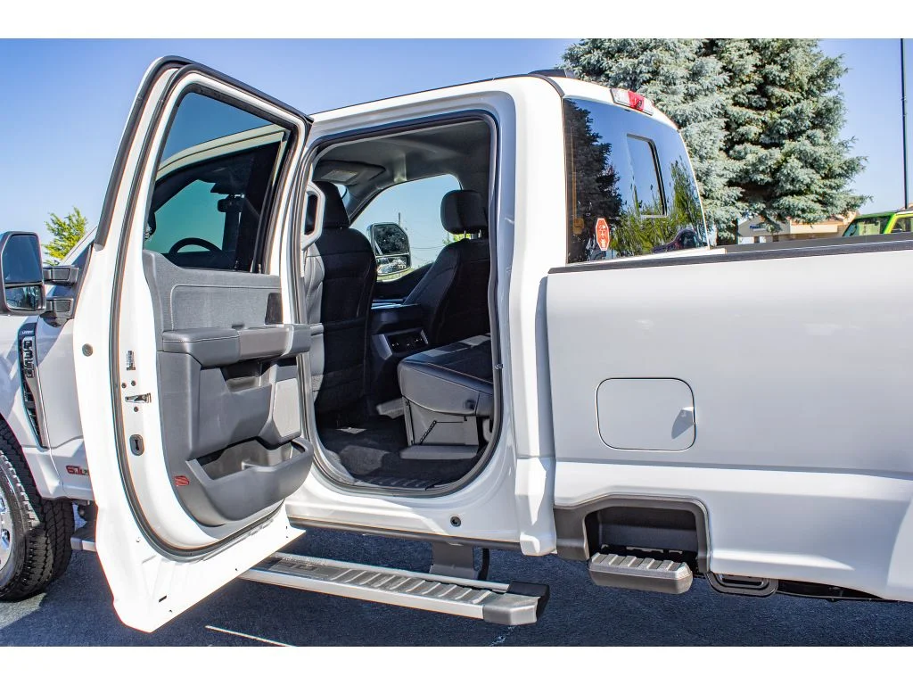 New 2026 Star White Metallic Tri-Coat Ford LARIAT image 16