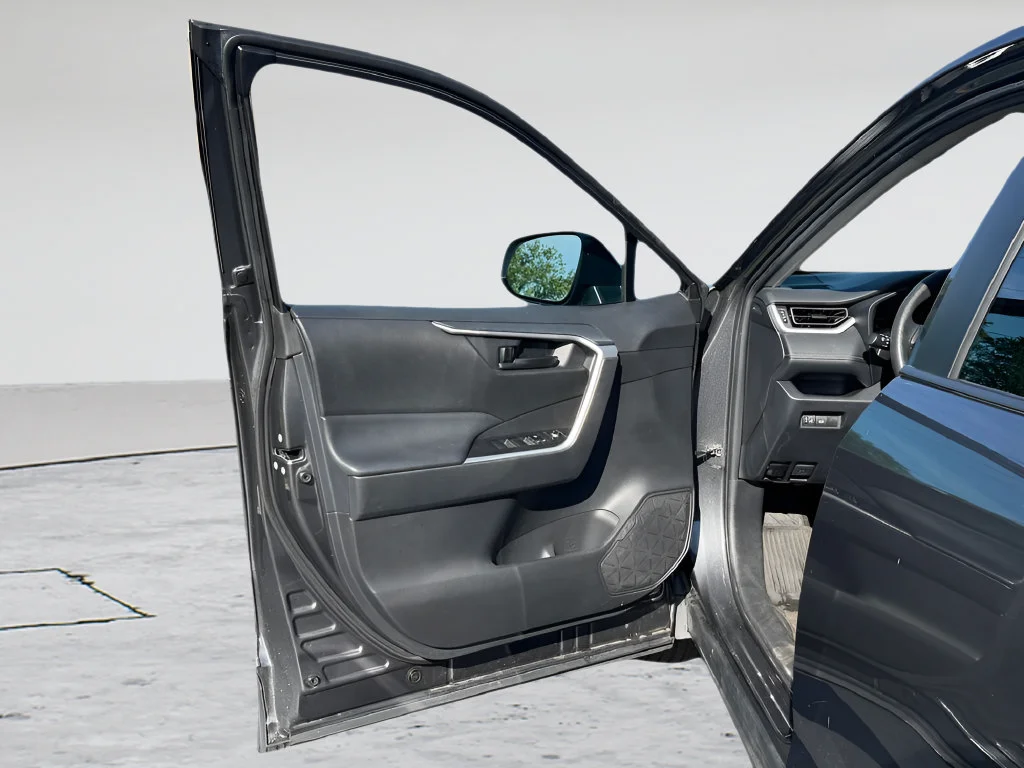 2024 Toyota RAV4 LE - Photo 11