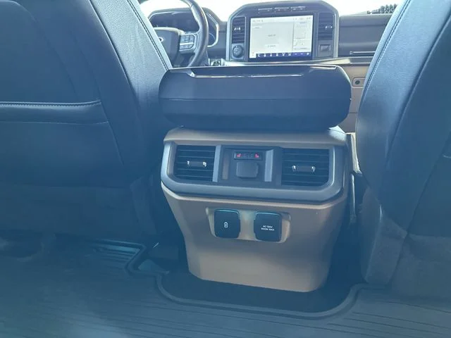 Used 2022 White Ford Lariat image 24