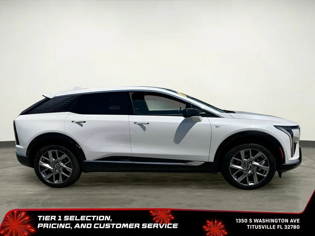 Used 2025 Crystal White Tricoat Cadillac Luxury 2 image 14