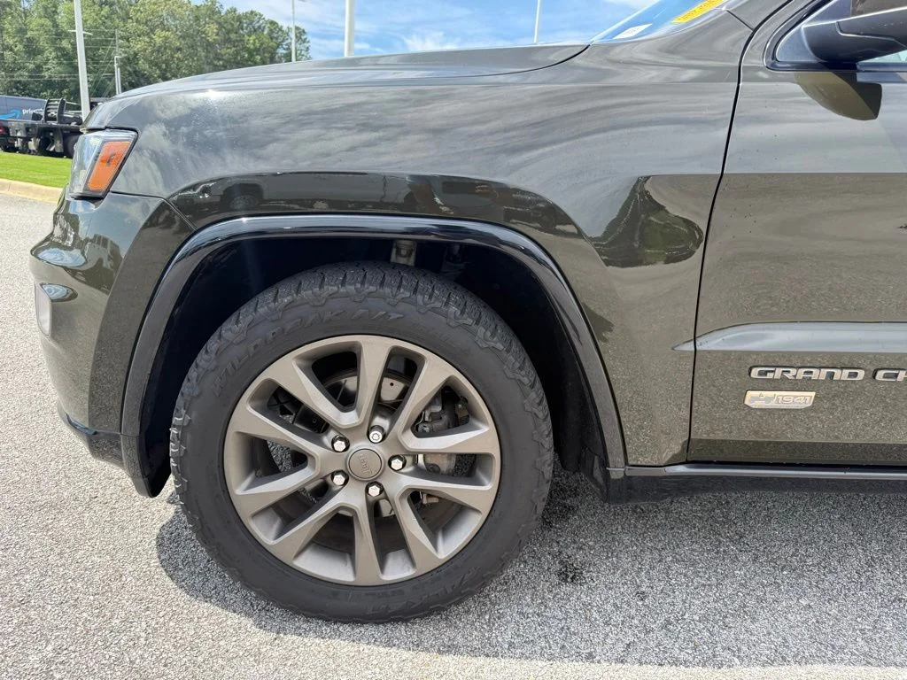 Used 2017 Green Jeep Limited image 21