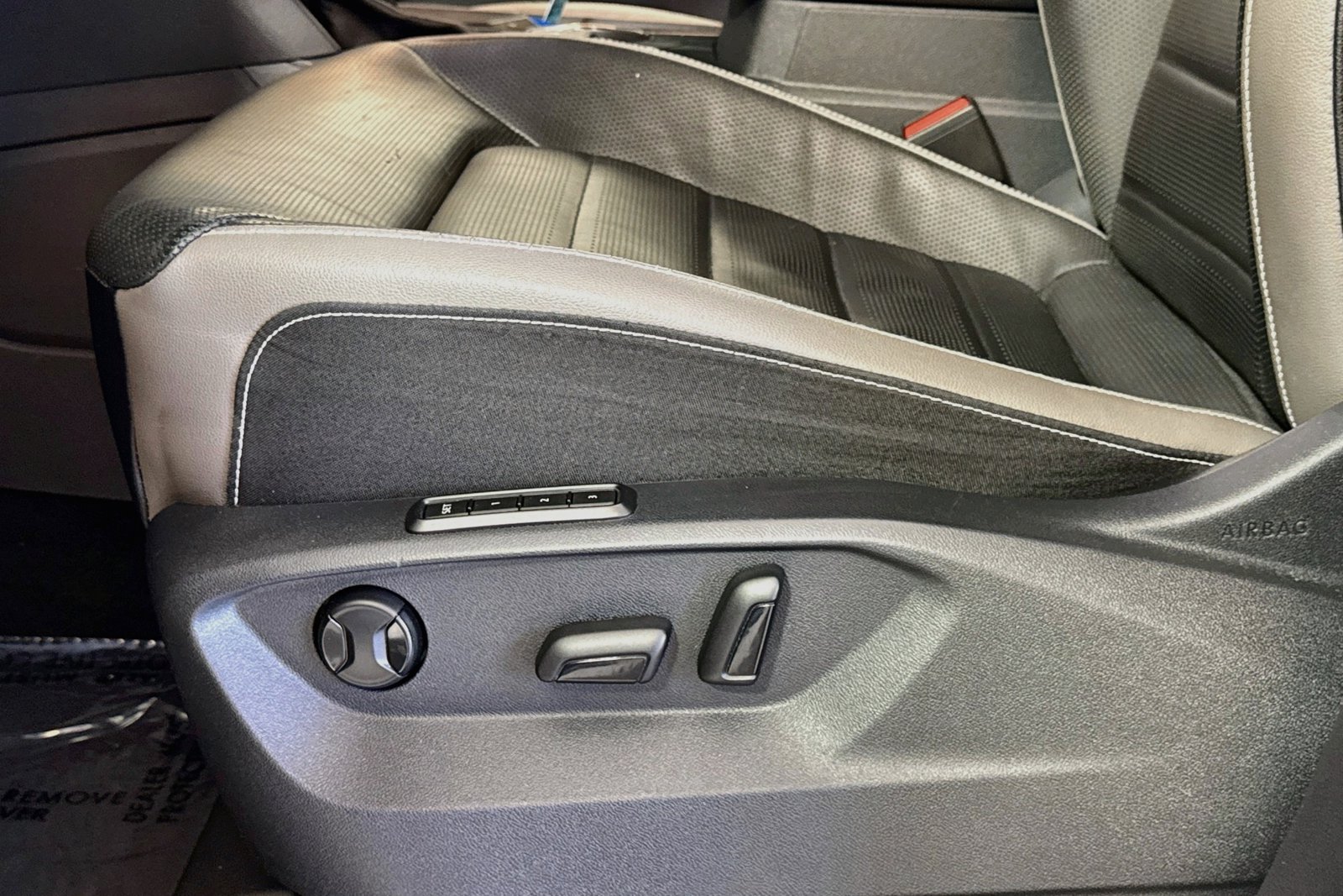 Used 2021 Deep Black Pearl Volkswagen 2.0T SEL Premium image 18