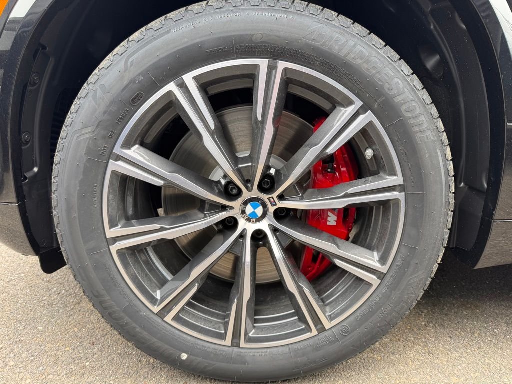 New 2026 Black Sapphire Metallic BMW M60i image 6