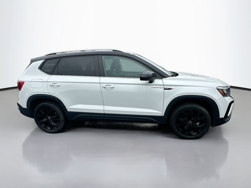 Used 2023 Pure White Volkswagen SE image 8