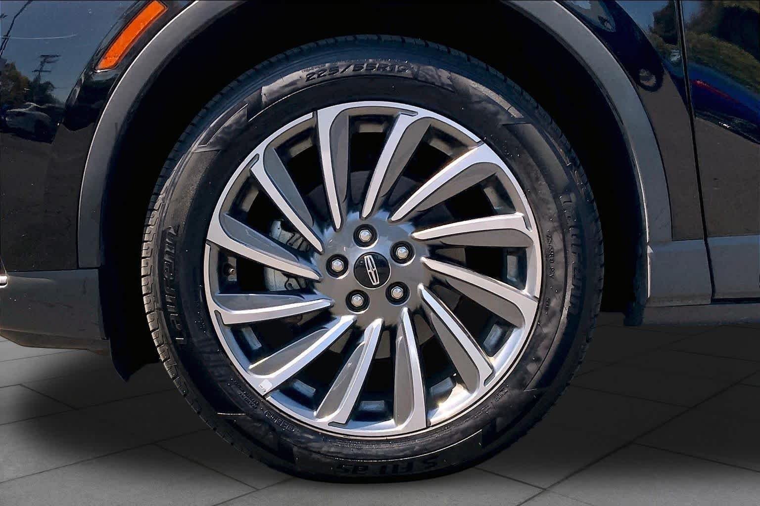 Used 2024 Infinite Black Metallic Clearcoat Lincoln Reserve image 9