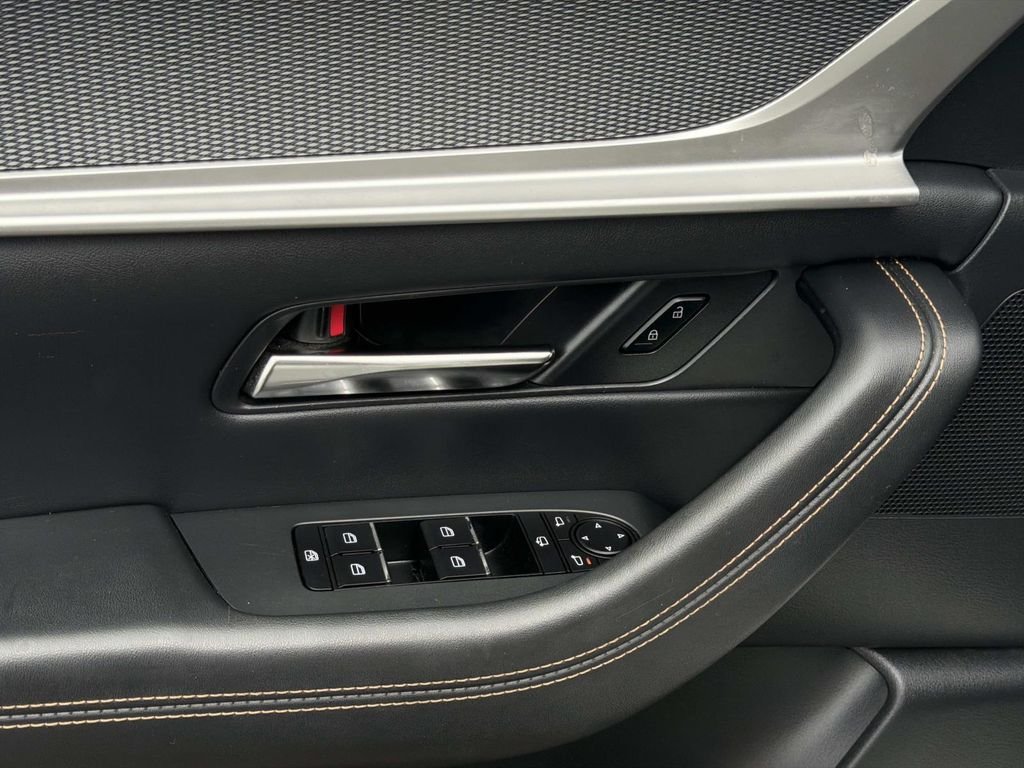 Certified Used 2025 White Mazda 3.3 Turbo Premium Plus image 20