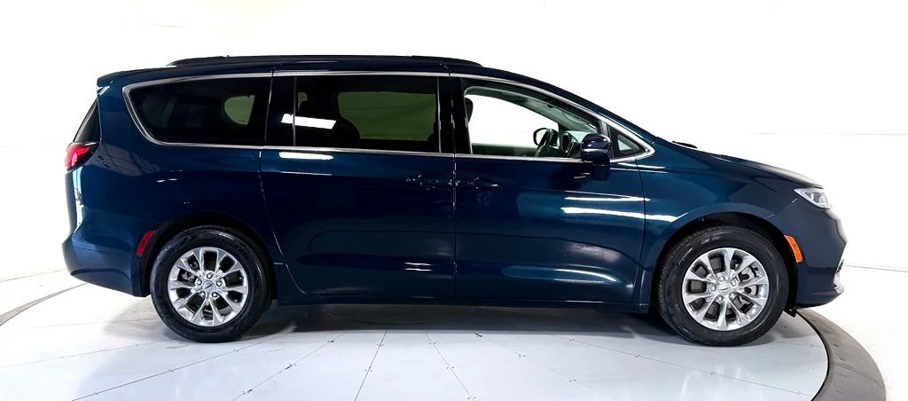 Used 2022 Blue Chrysler Touring L image 3