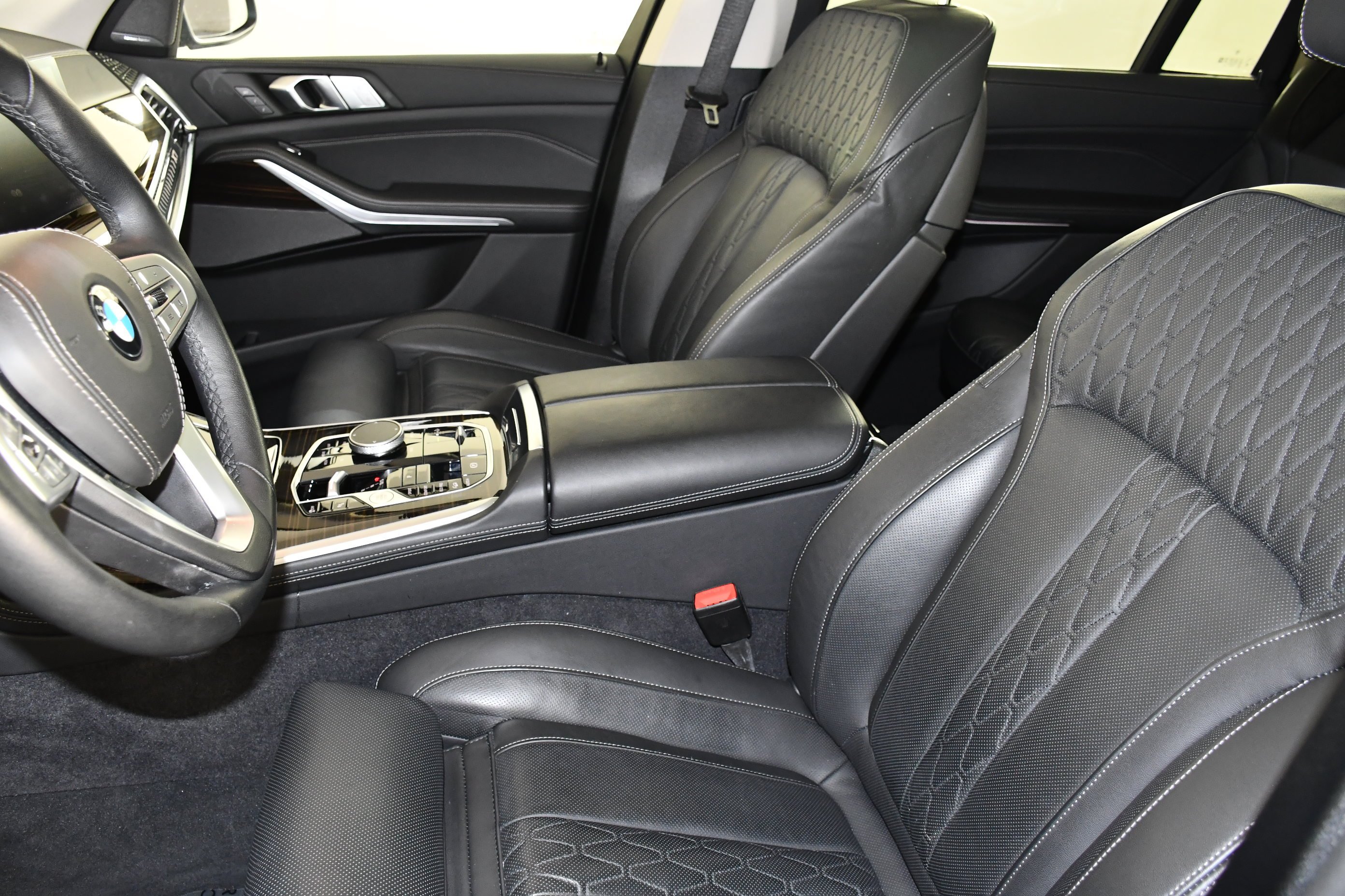 Used 2026 Black Sapphire Metallic BMW xDrive40i image 37