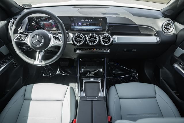New 2026 Polar White Mercedes-Benz GLB 250 image 21