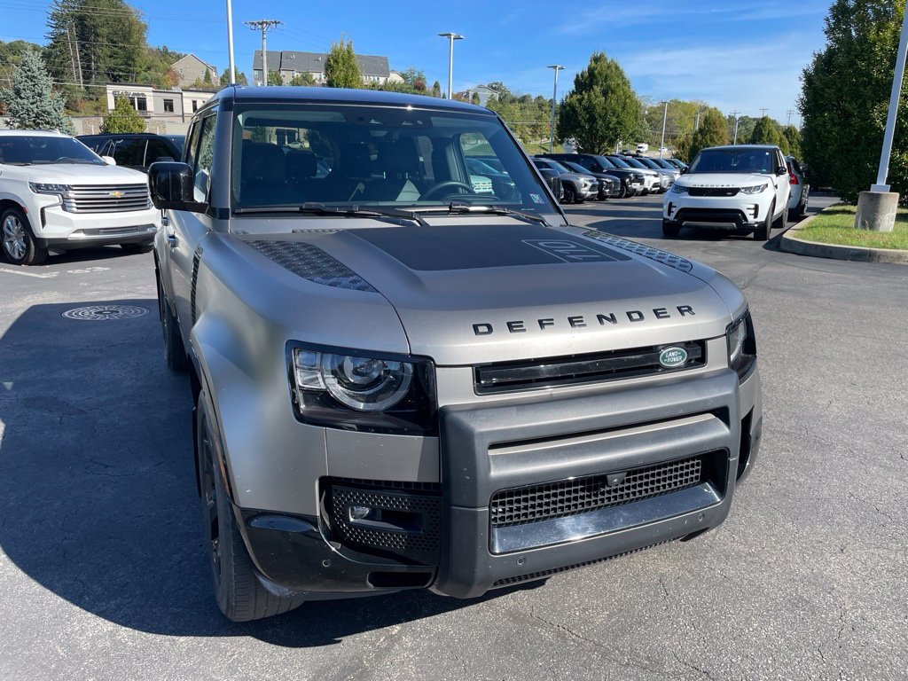 Used 2025 Silver Land Rover X-Dynamic SE image 19