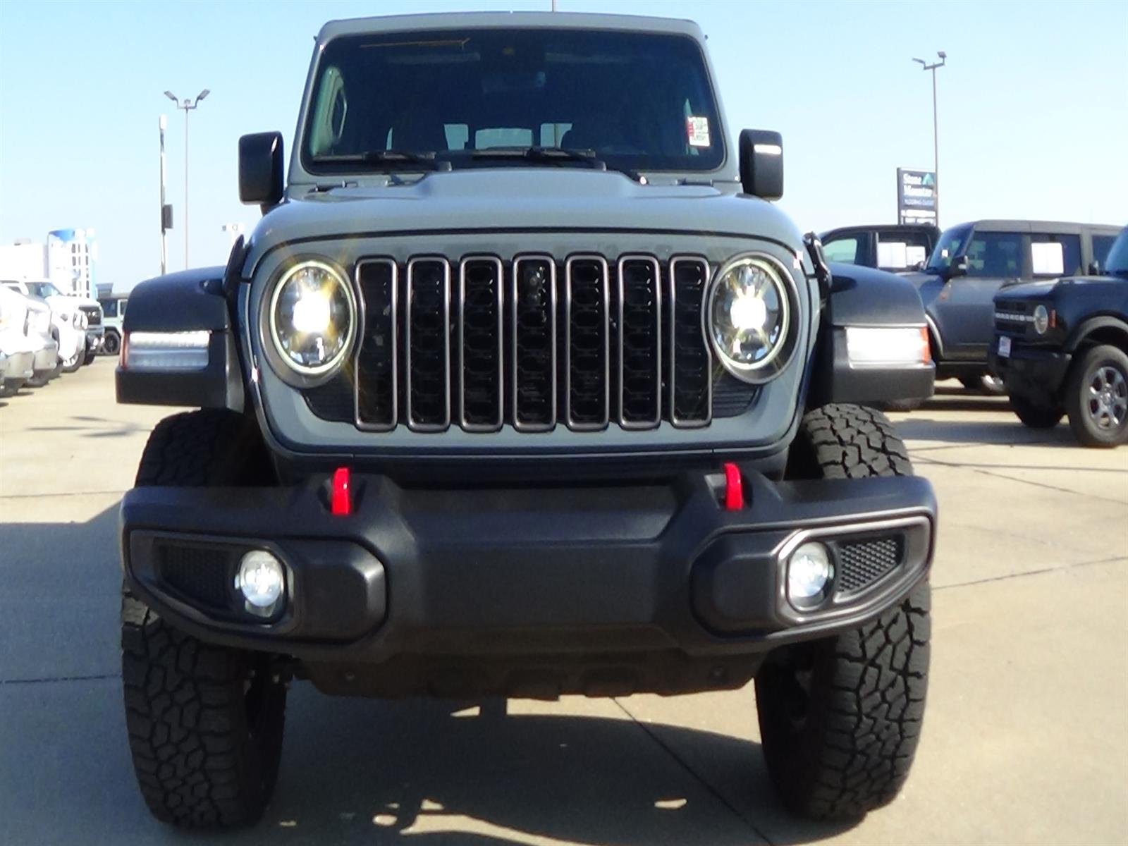 Used 2024 Anvil Clear Coat (pds) Jeep Rubicon image 3