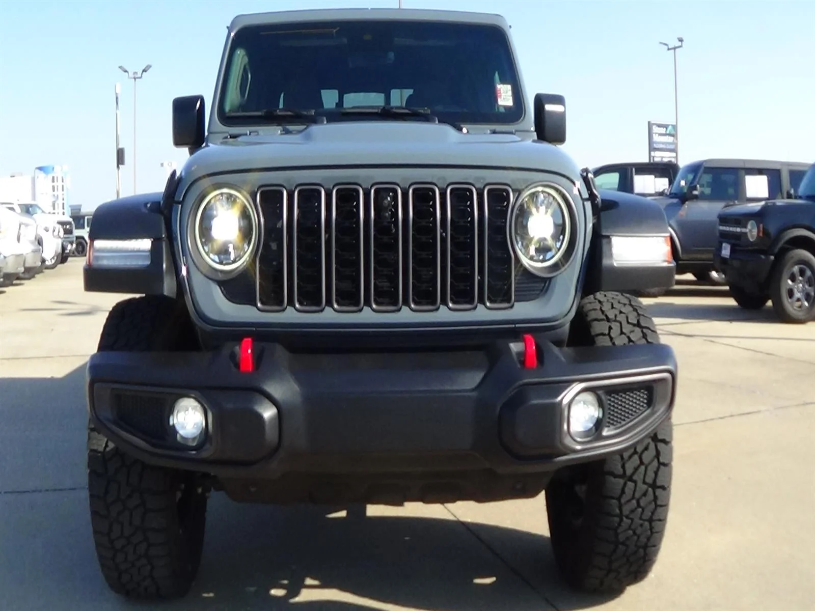 Used 2024 Anvil Clear Coat (pds) Jeep Rubicon image 3