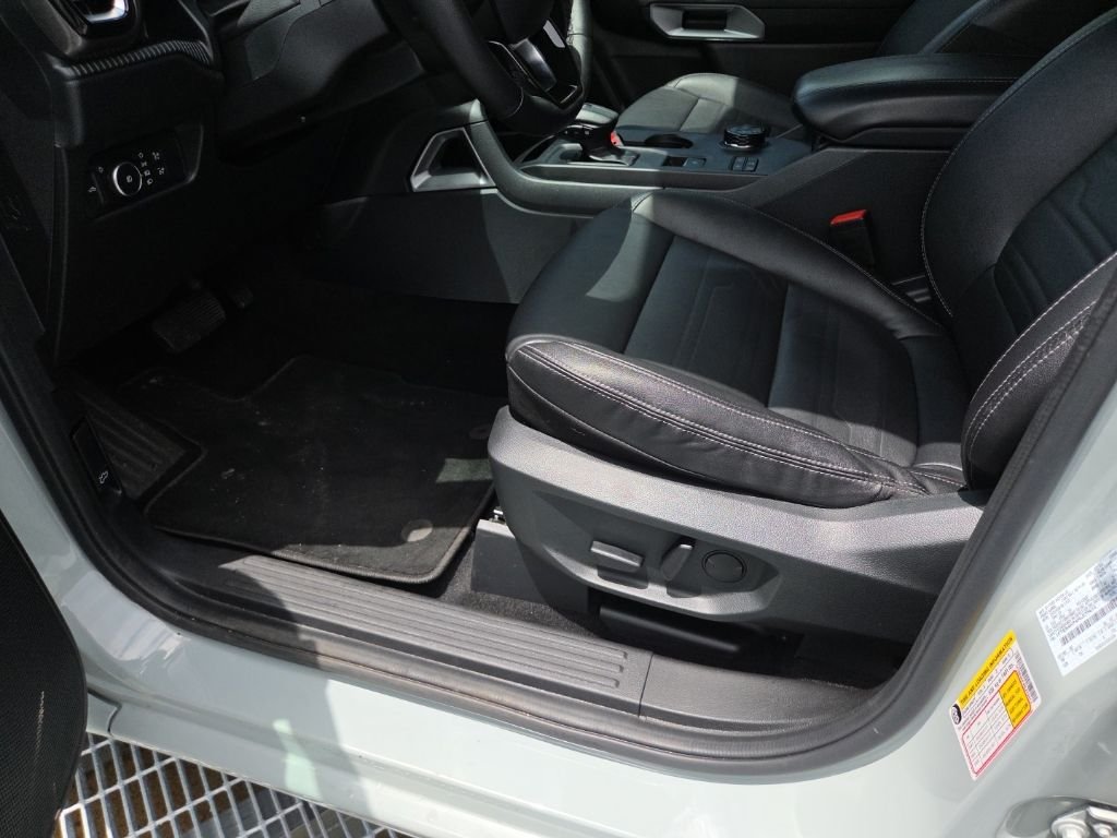 Used 2024 Cactus Ford Lariat image 10