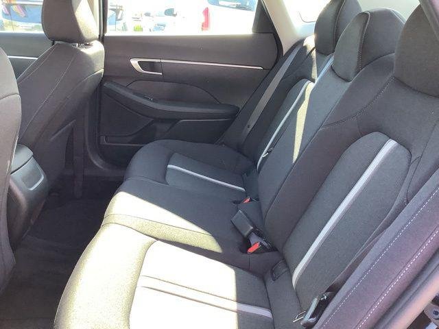 New 2026 Abyss Black Hyundai SE image 18