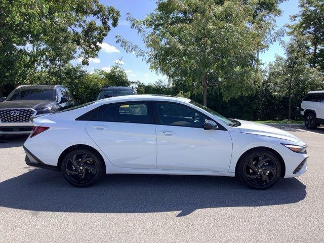 New 2026 White Hyundai SEL Sport image 4