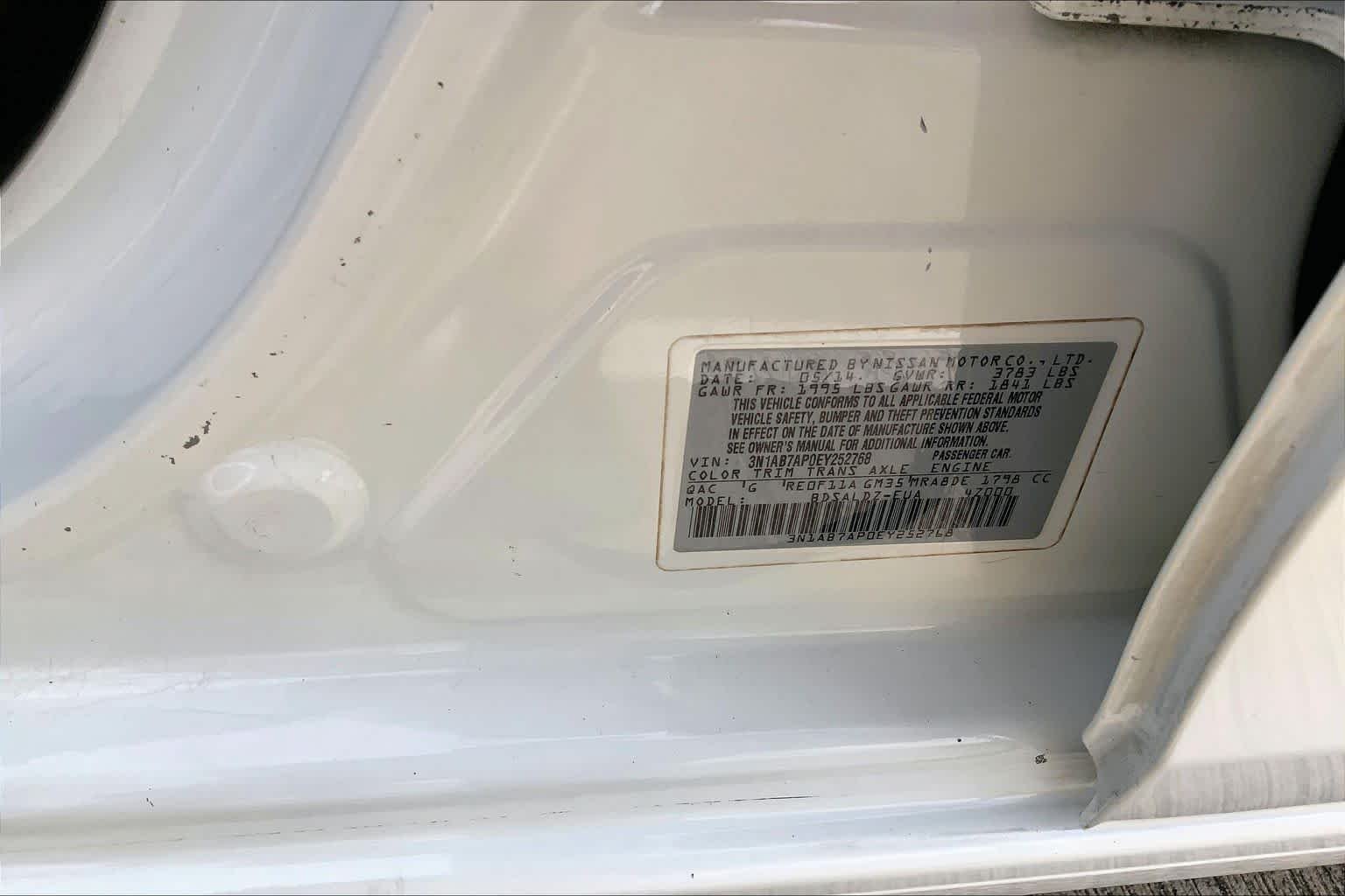 Used 2014 Aspen White Nissan SV image 30