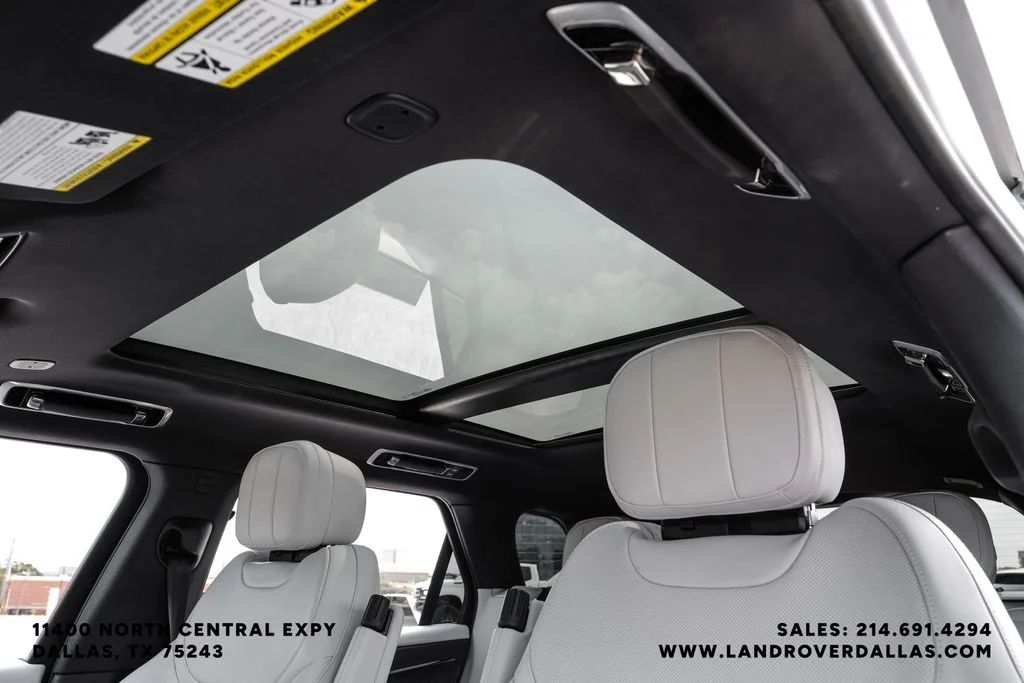 Used 2023 Fuji White Land Rover SE image 27