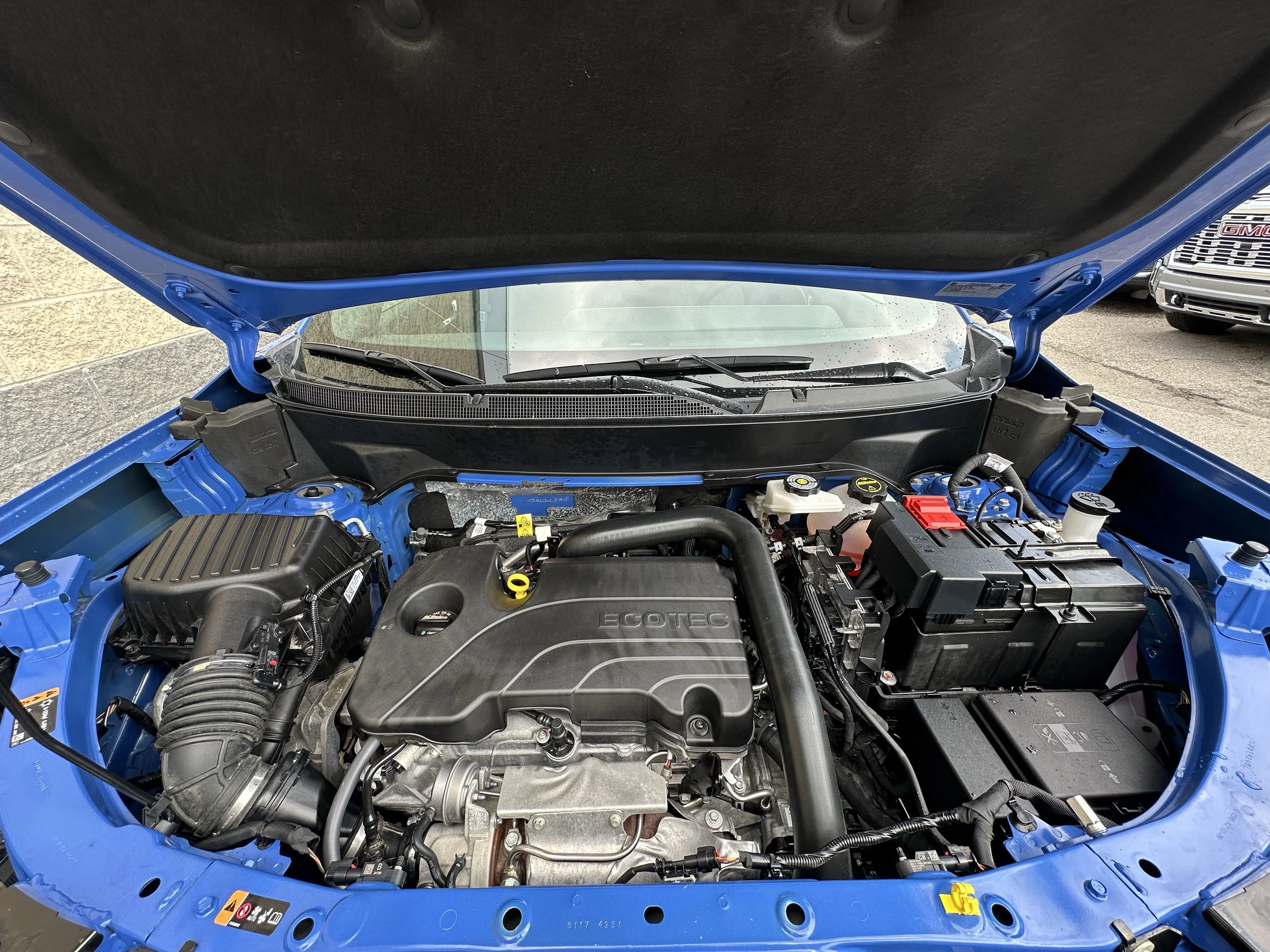 Certified Used 2025  GMC AWD Elevation image 7