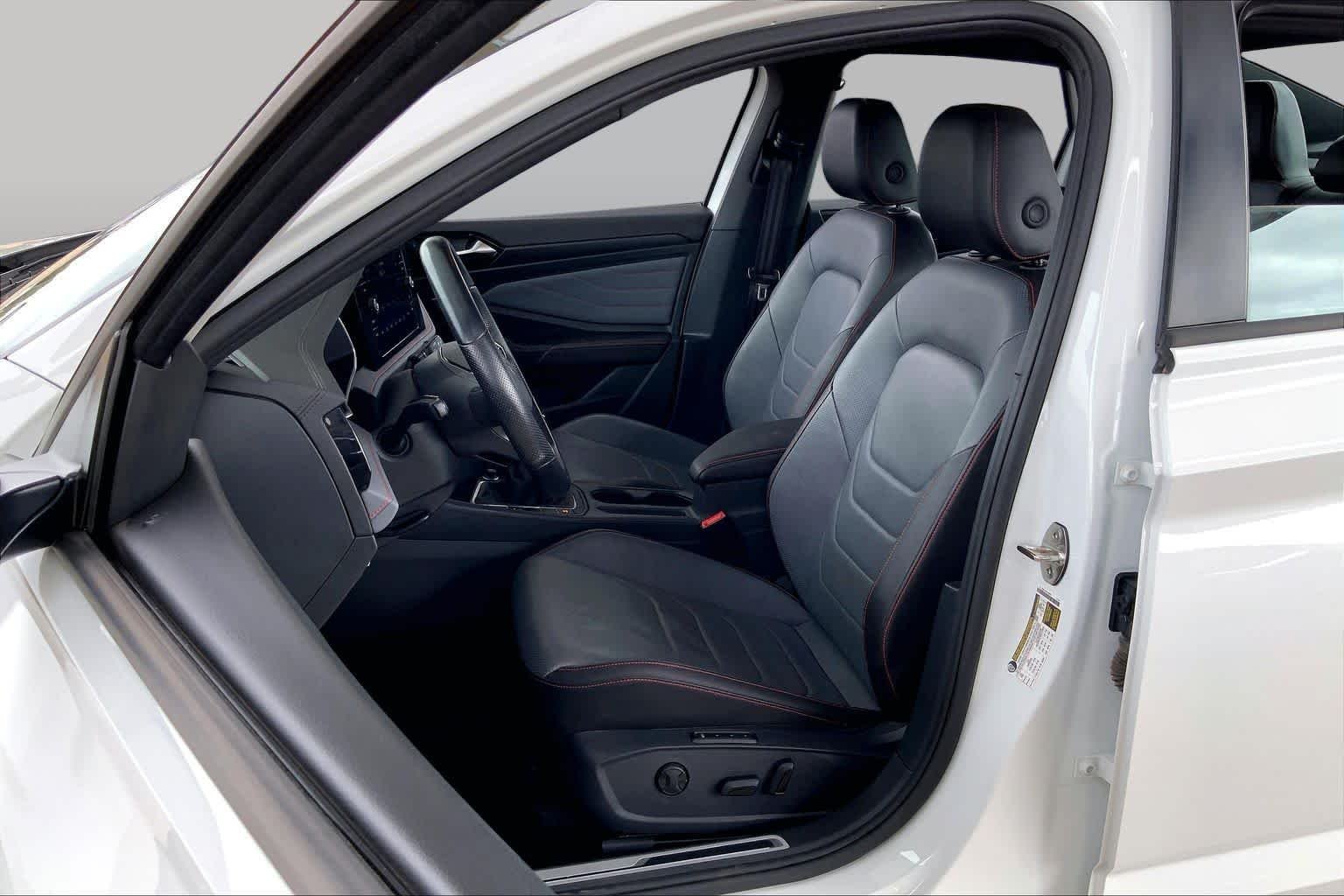 Used 2025 Pure White Volkswagen Autobahn image 8
