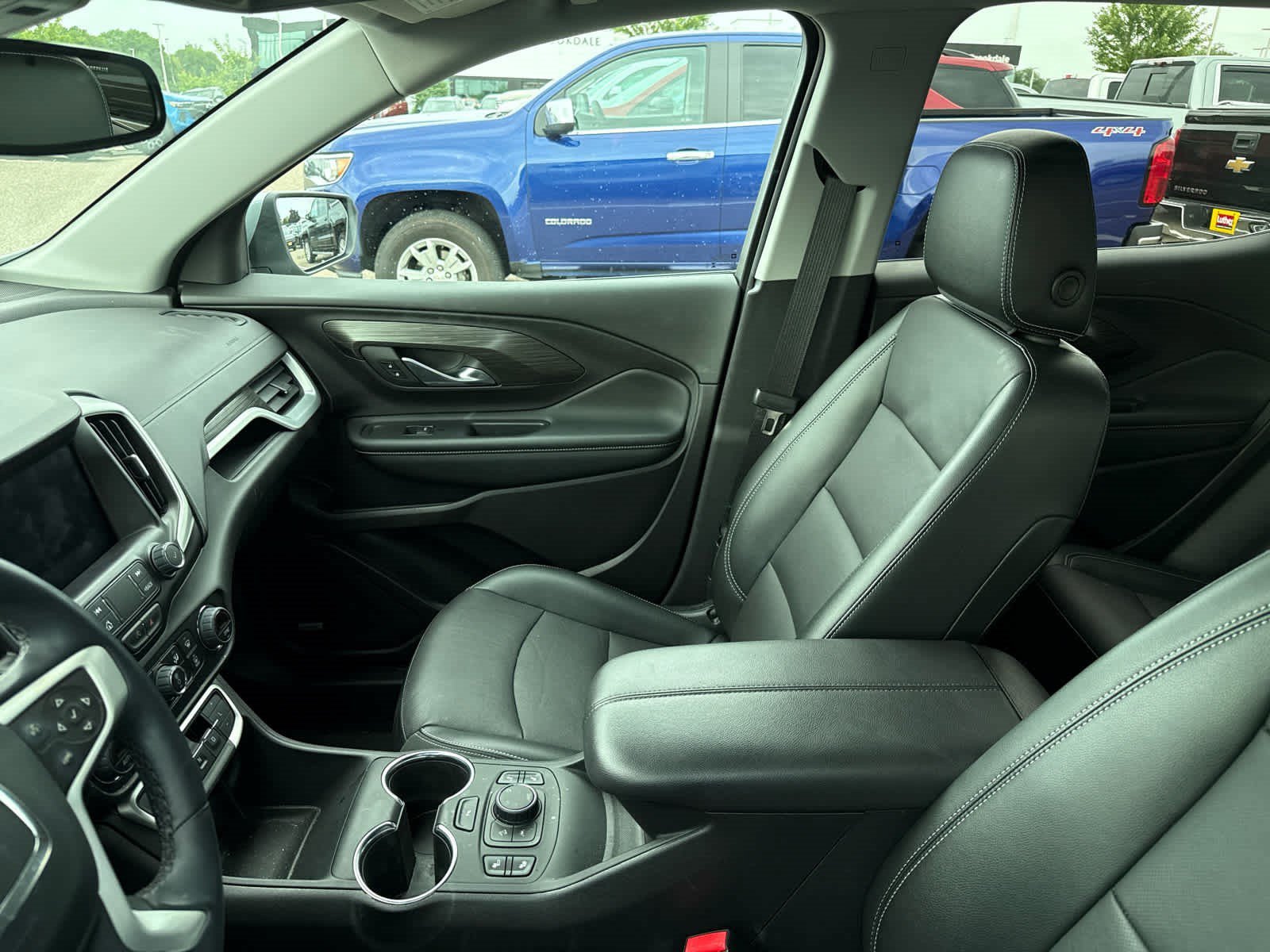 Used 2024 Sterling Metallic GMC SLT image 4