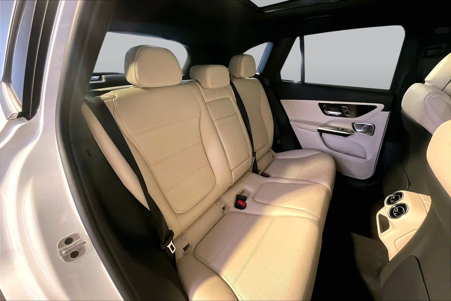 Certified Used 2025 Polar White Mercedes-Benz GLC 300 image 20