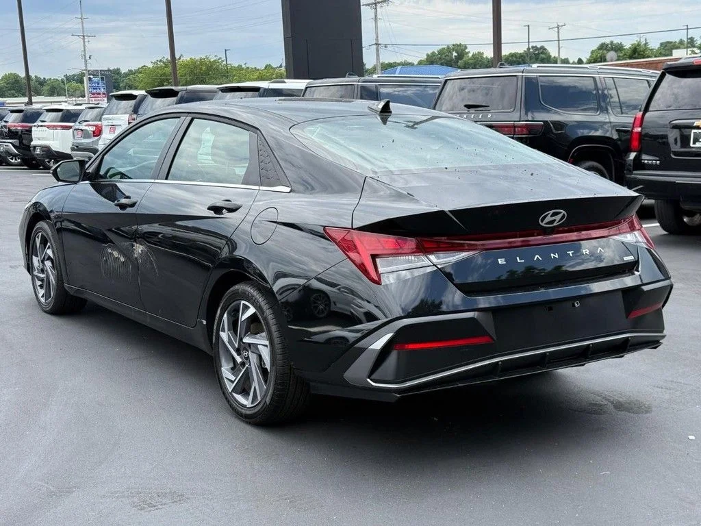 Used 2025 Black Hyundai Limited image 6