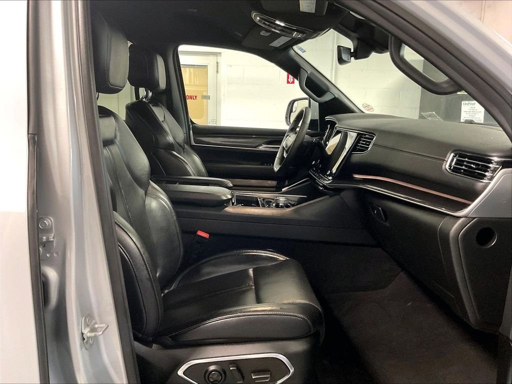 Used 2022 Silver Jeep Series I image 11