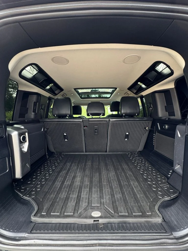Used 2022 Santorini Black Metallic Land Rover SE image 9