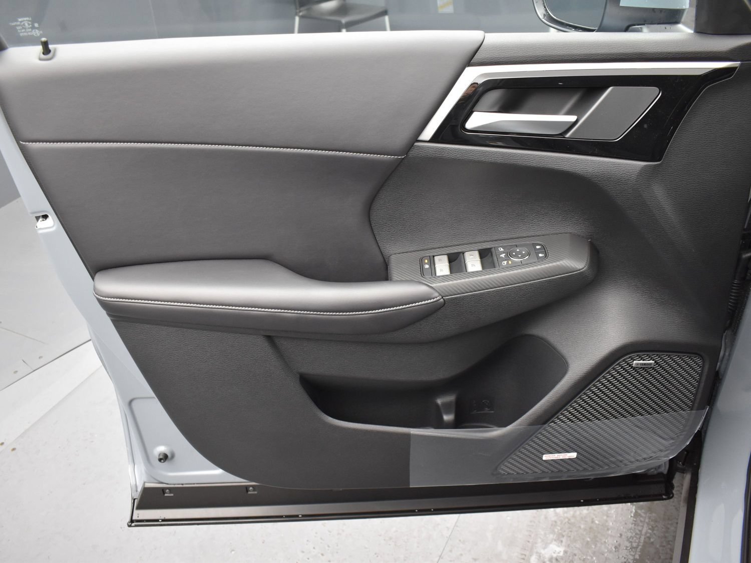 New 2026 Gray Mitsubishi SE 1.5T 2WD image 9