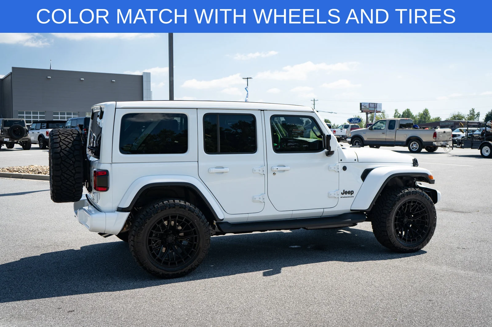 New 2026 Bright White Clear-Coat Exterior Paint Jeep Sahara image 10