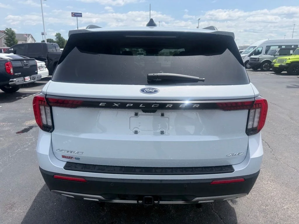 New 2026 Space White Metallic Ford Active image 4