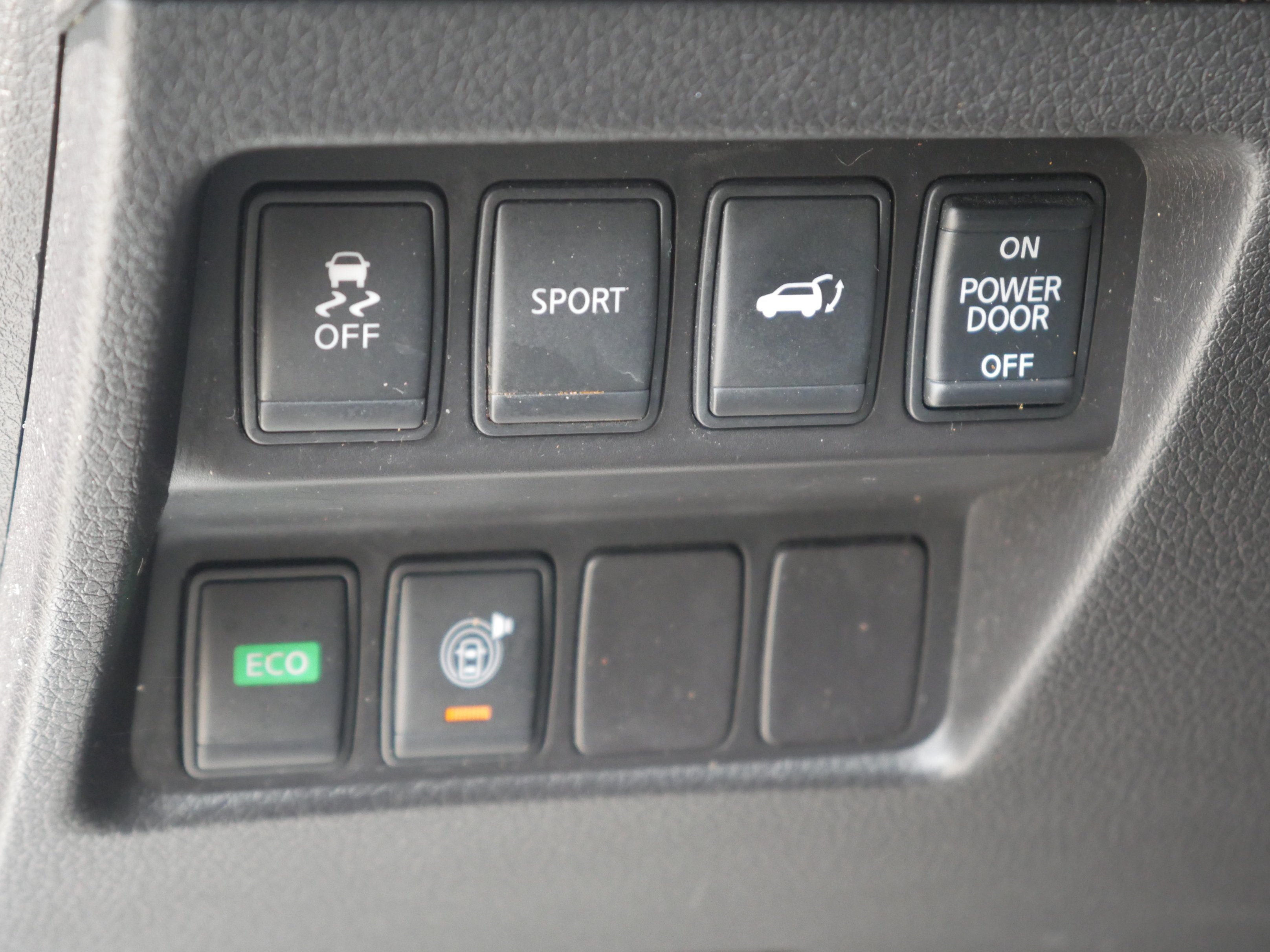 Used 2015 Gun Metallic Nissan SL image 6