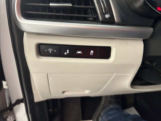 Used 2020 White Kia S image 27