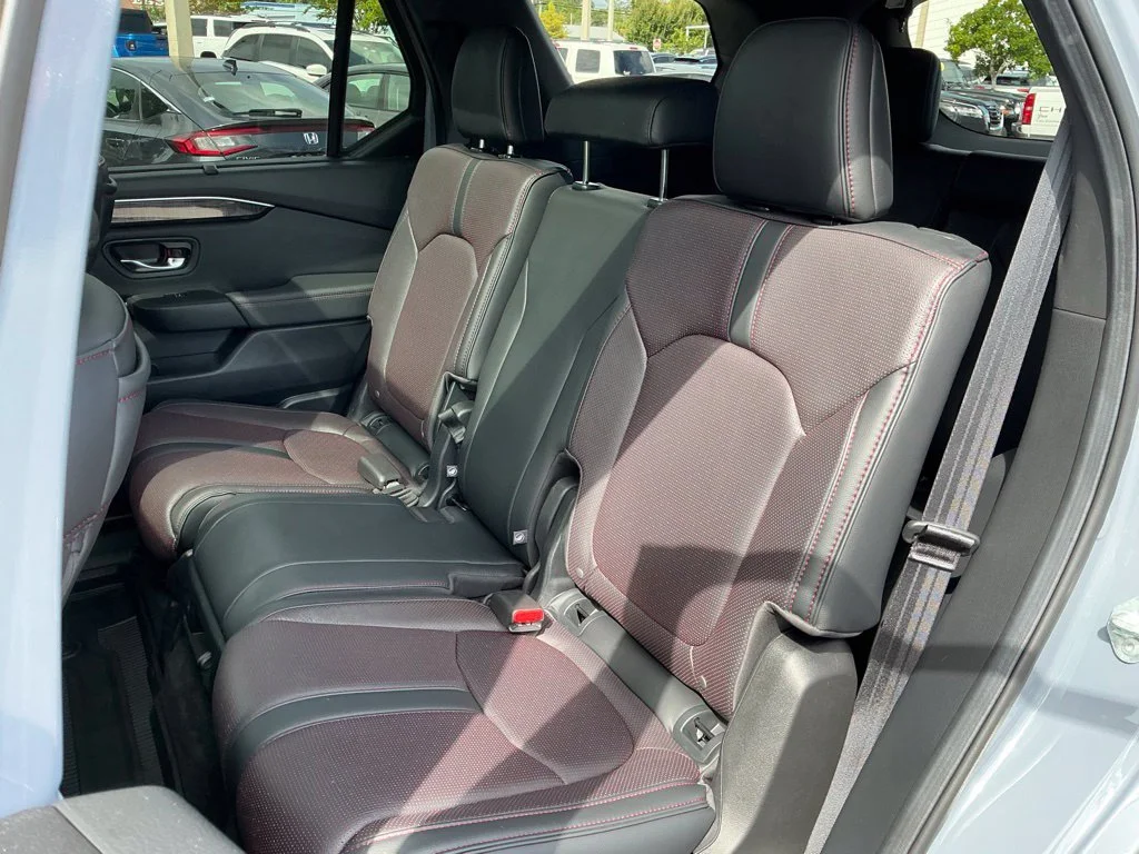 Used 2025  Honda Black Edition image 33
