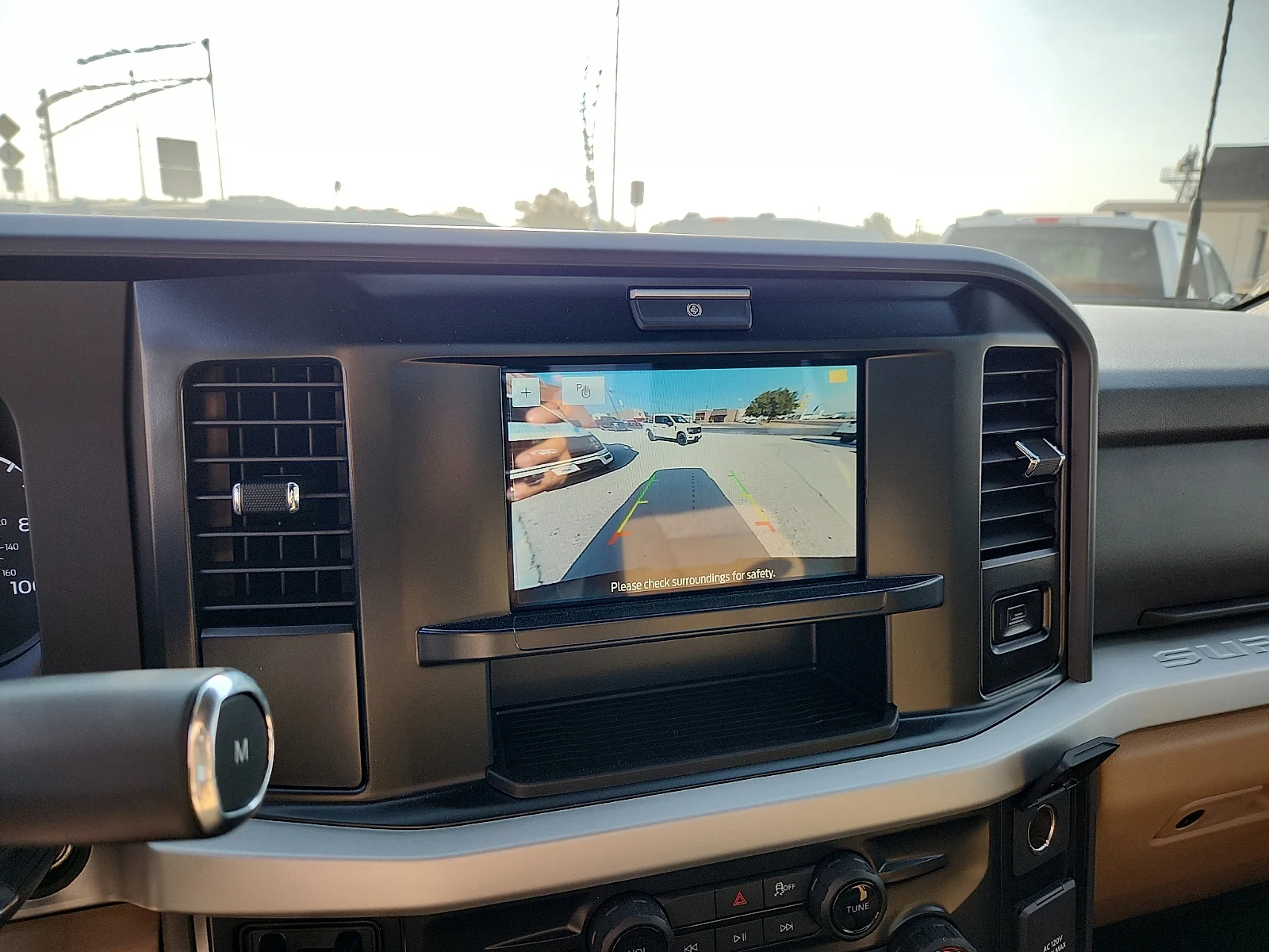 New 2027 Oxford White Ford XLT image 23