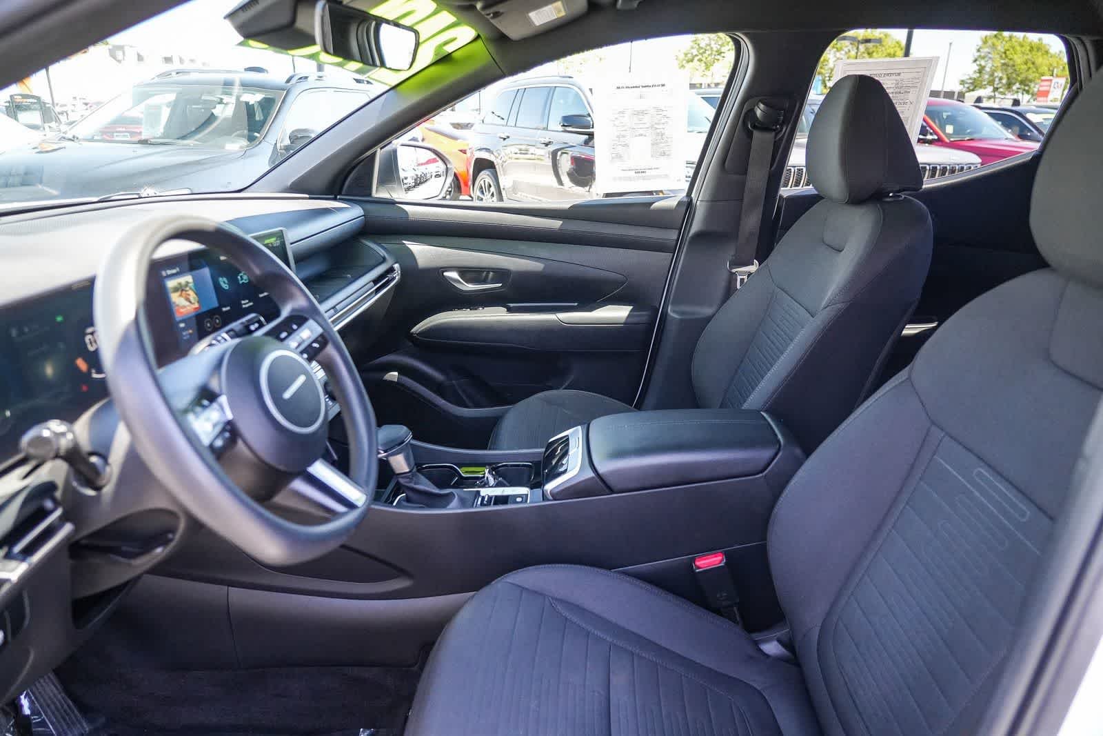 Used 2025 Atlas White Hyundai SE image 17