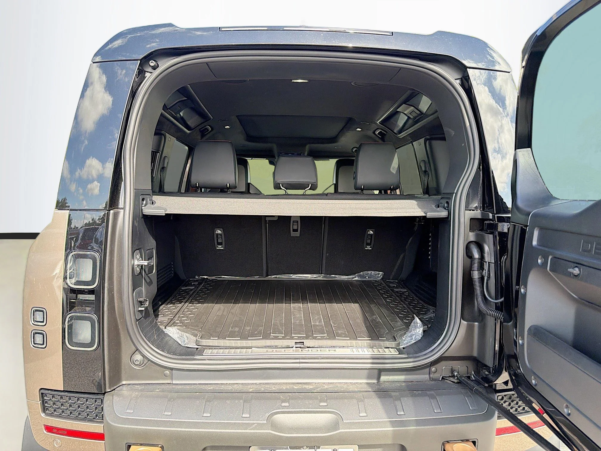 New 2026 Petra Copper Land Rover OCTA image 12