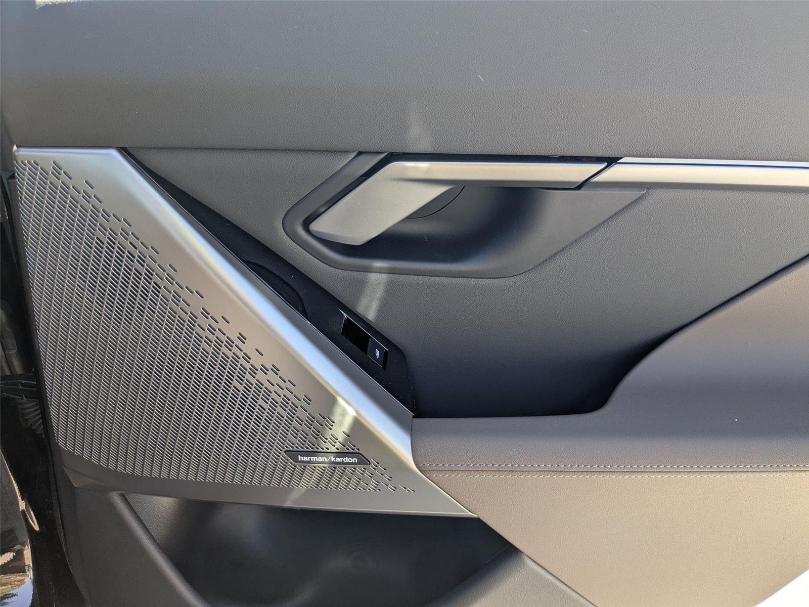 New 2027 Black Sapphire Metallic BMW 530i xDrive image 31