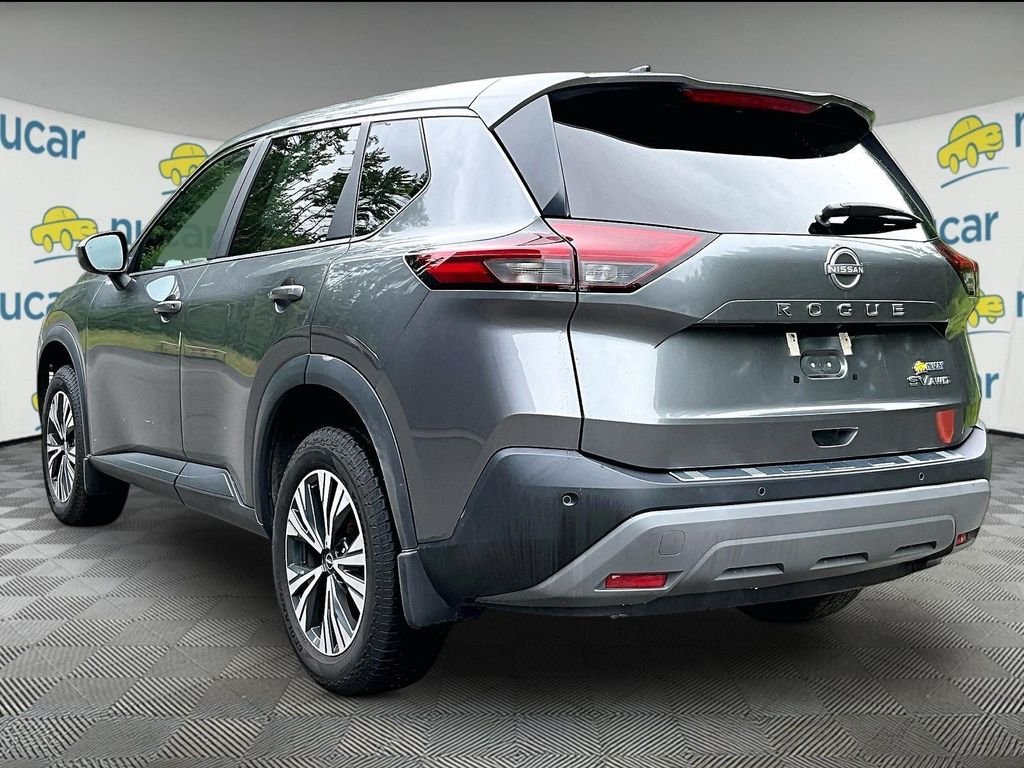 Used 2023 Gray Nissan SV image 4